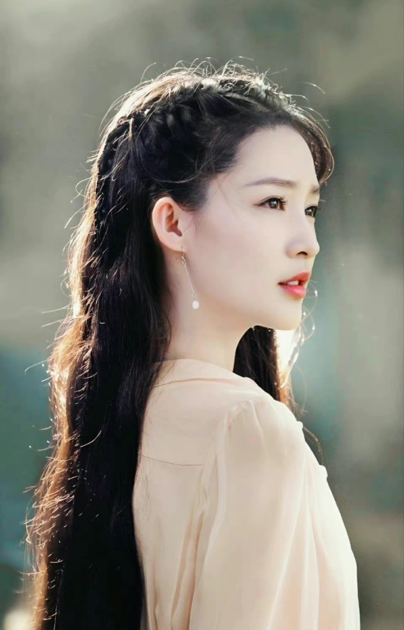 左手红玫瑰,右手白月光.#迪丽热巴# #李沁