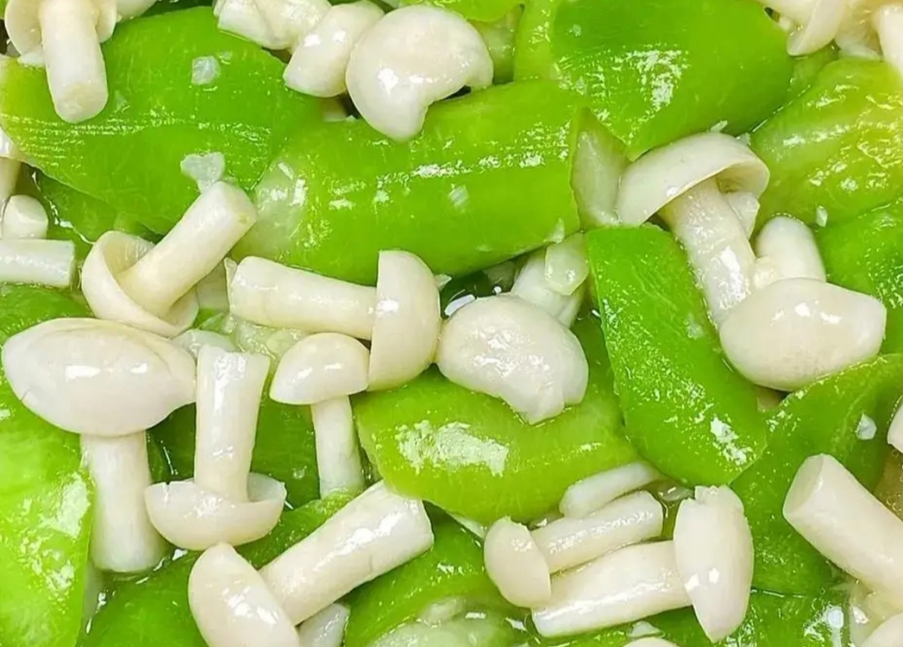 做法步骤:  1,白玉菇切掉根部不要,清洗干净后沥干水分.