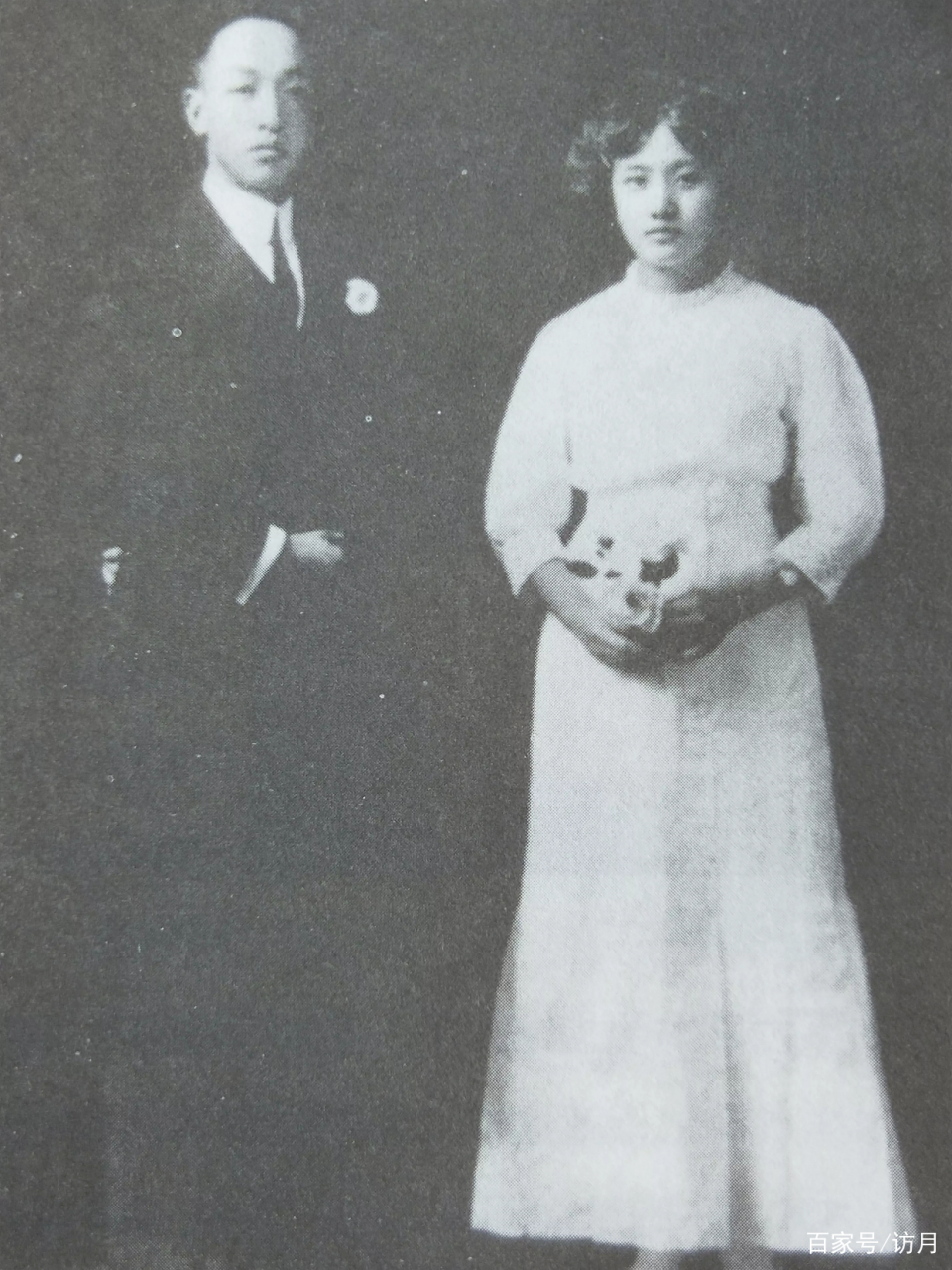 她叫董竹君,是上海锦江饭店的创始人.其一生颇具传奇色彩!