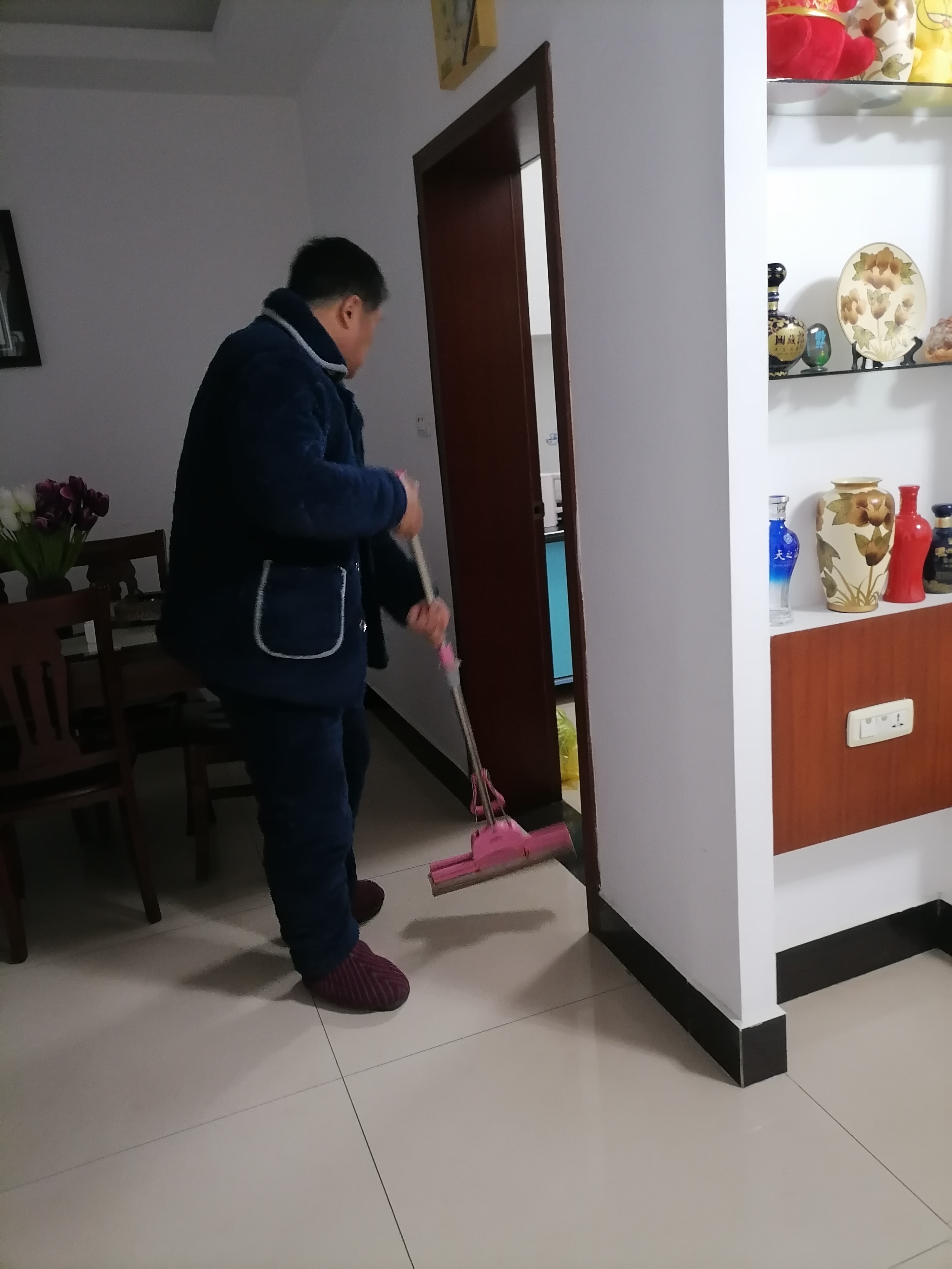 忙了一天,刚刚坐下,打开网络一看,全网都在晒情人节礼物