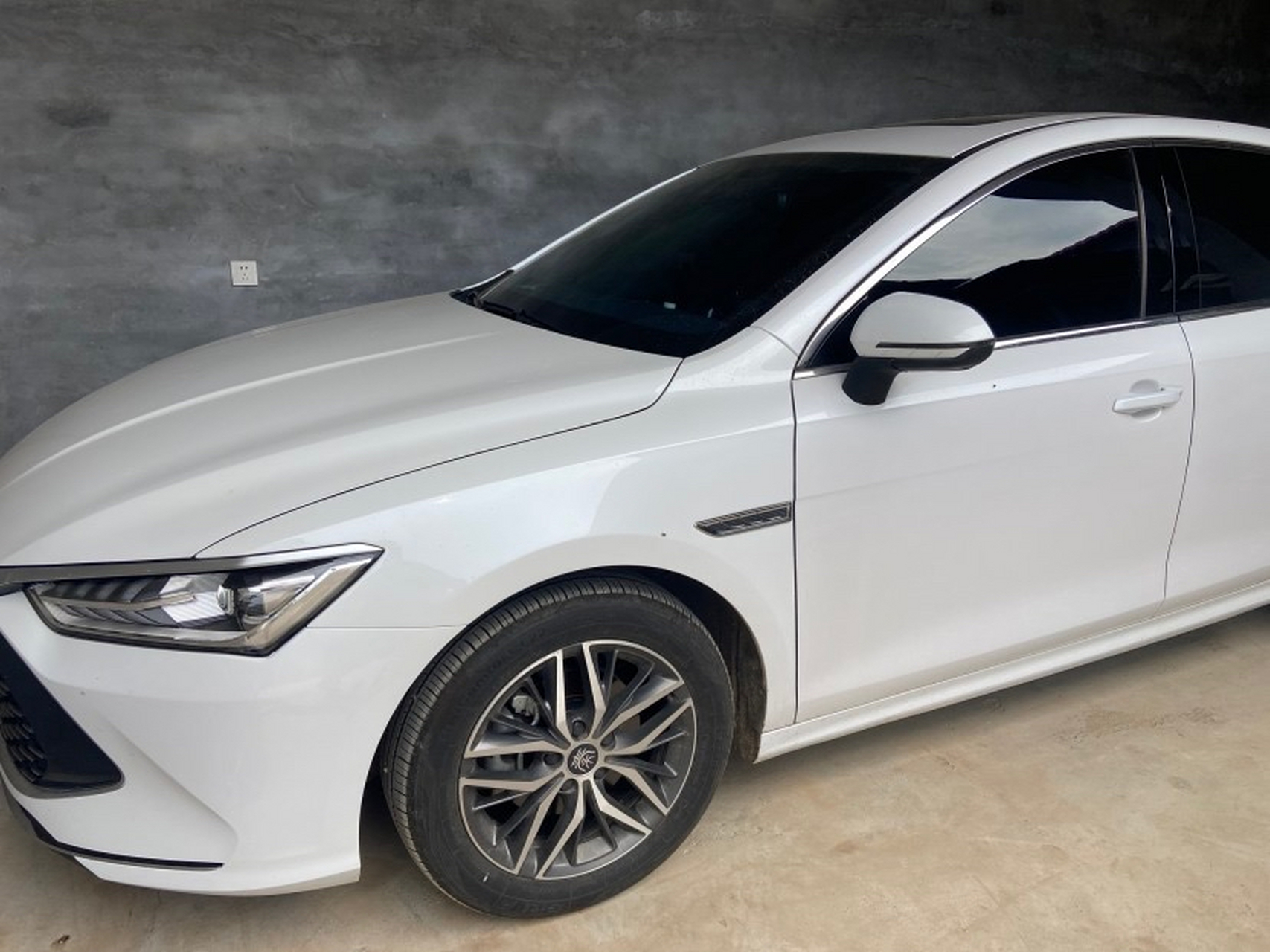 上班往返约20公里,55km勉强够用】  秦plus新能源2021款dm-i 55km旗舰