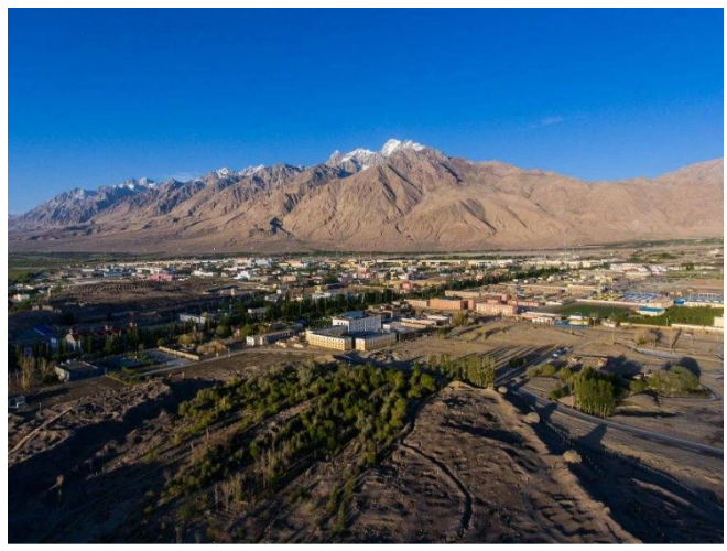 中国"最美"的小县,地理位置特殊,"一脚跨三国",就在新疆