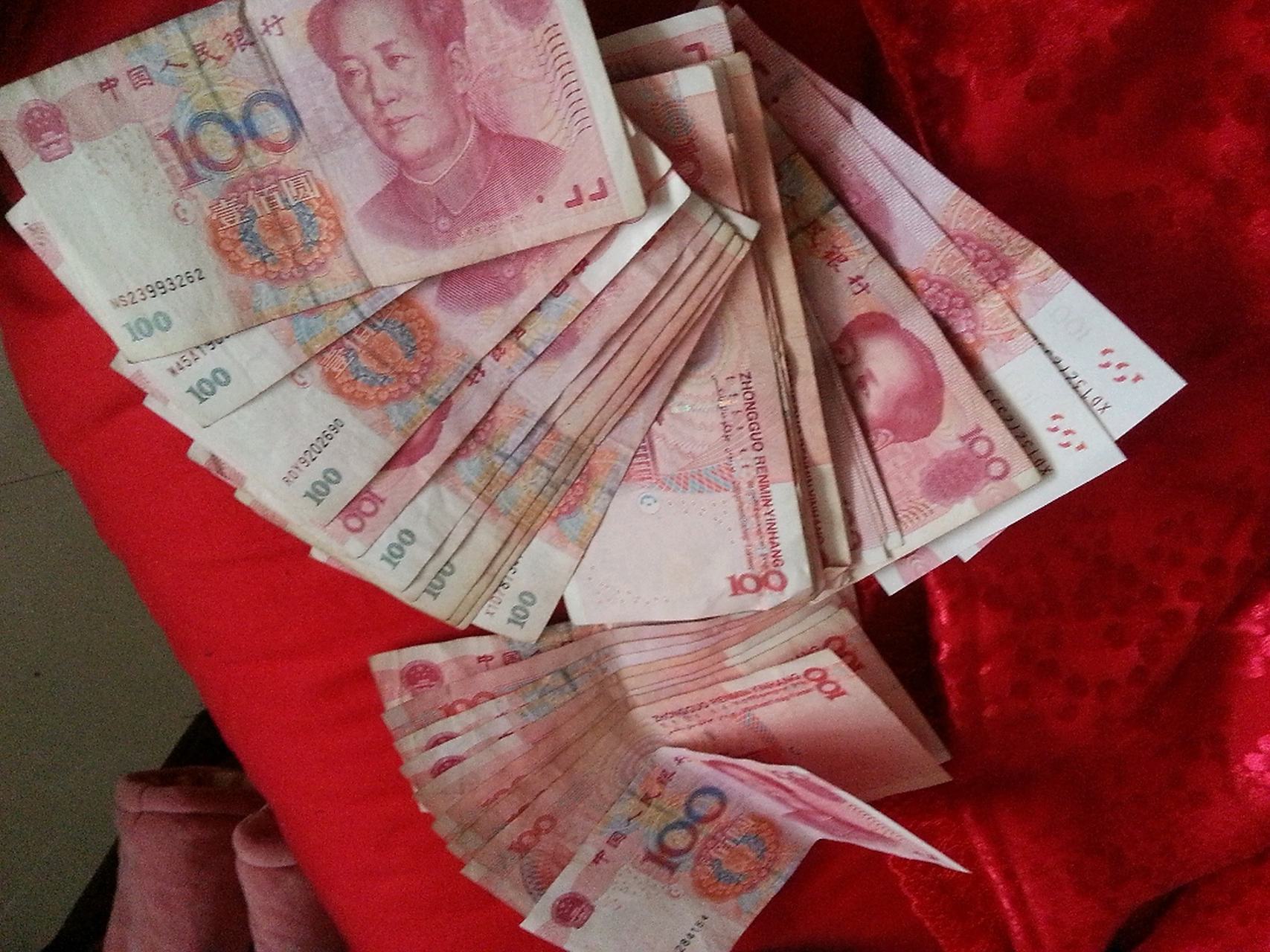 大外甥女去男友家认门,那边给了2000的红包,大家说这不少,证明他们家