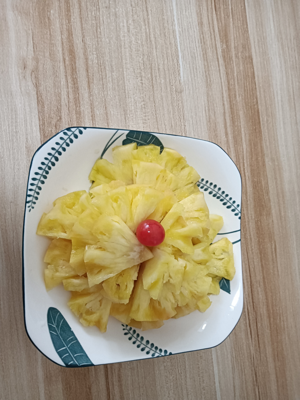 今天就简单的分享一下吃菠萝需要用盐水泡的原因.第一,避免过敏反应