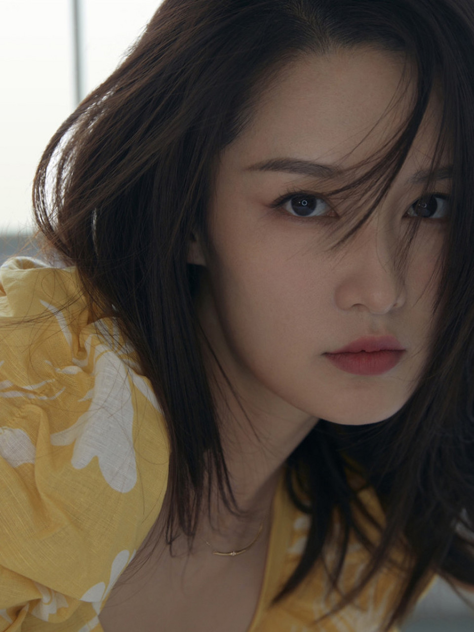 李沁应该是长相偏清冷的美人吧,她这几年演了很多电视剧,但是没有什么