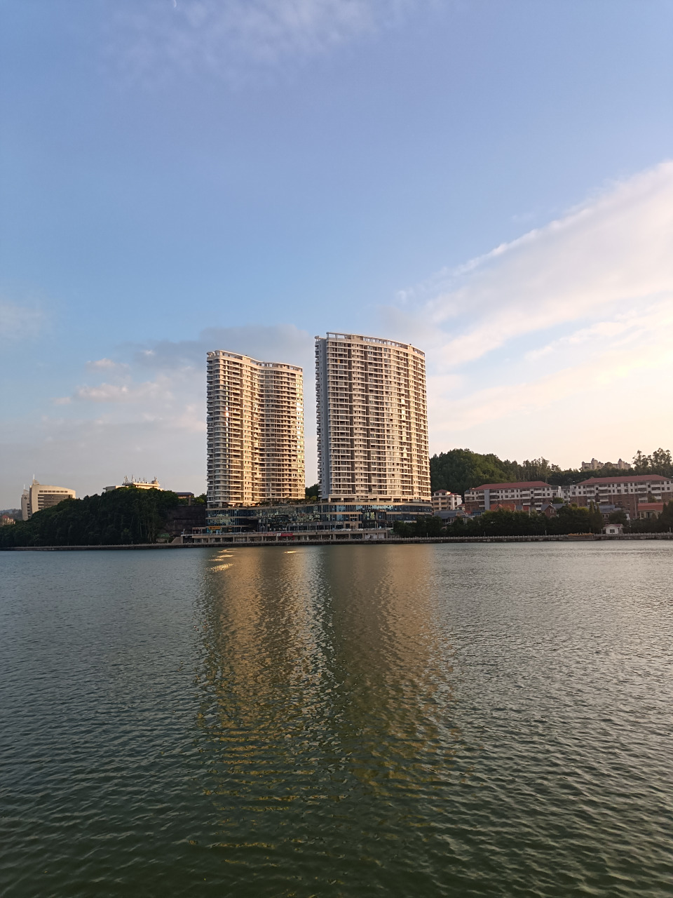 江西省赣州市上犹县深度秋游,上犹江晚霞夜景实拍j