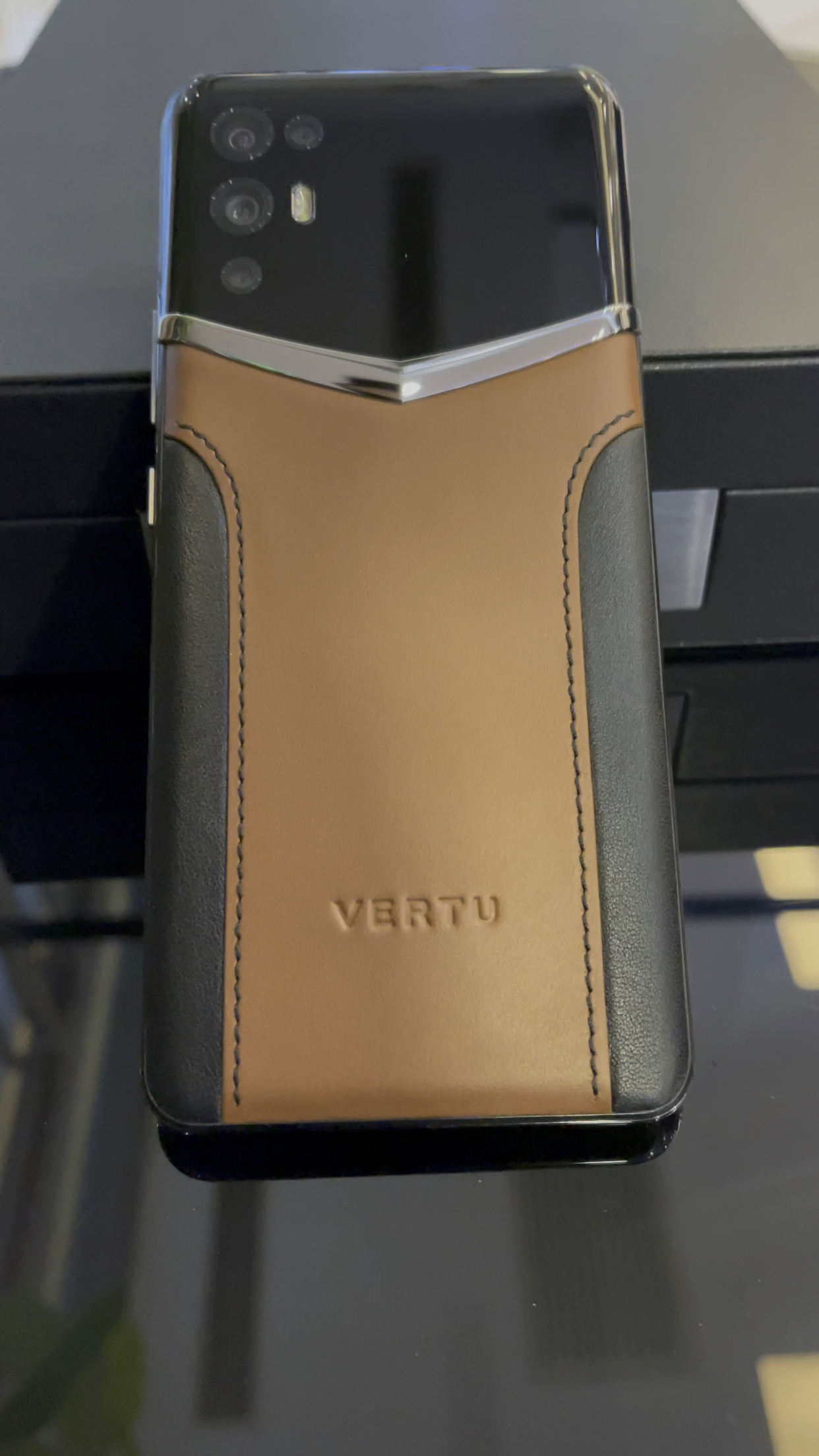 vertu新品5g黑棕拼接小牛皮