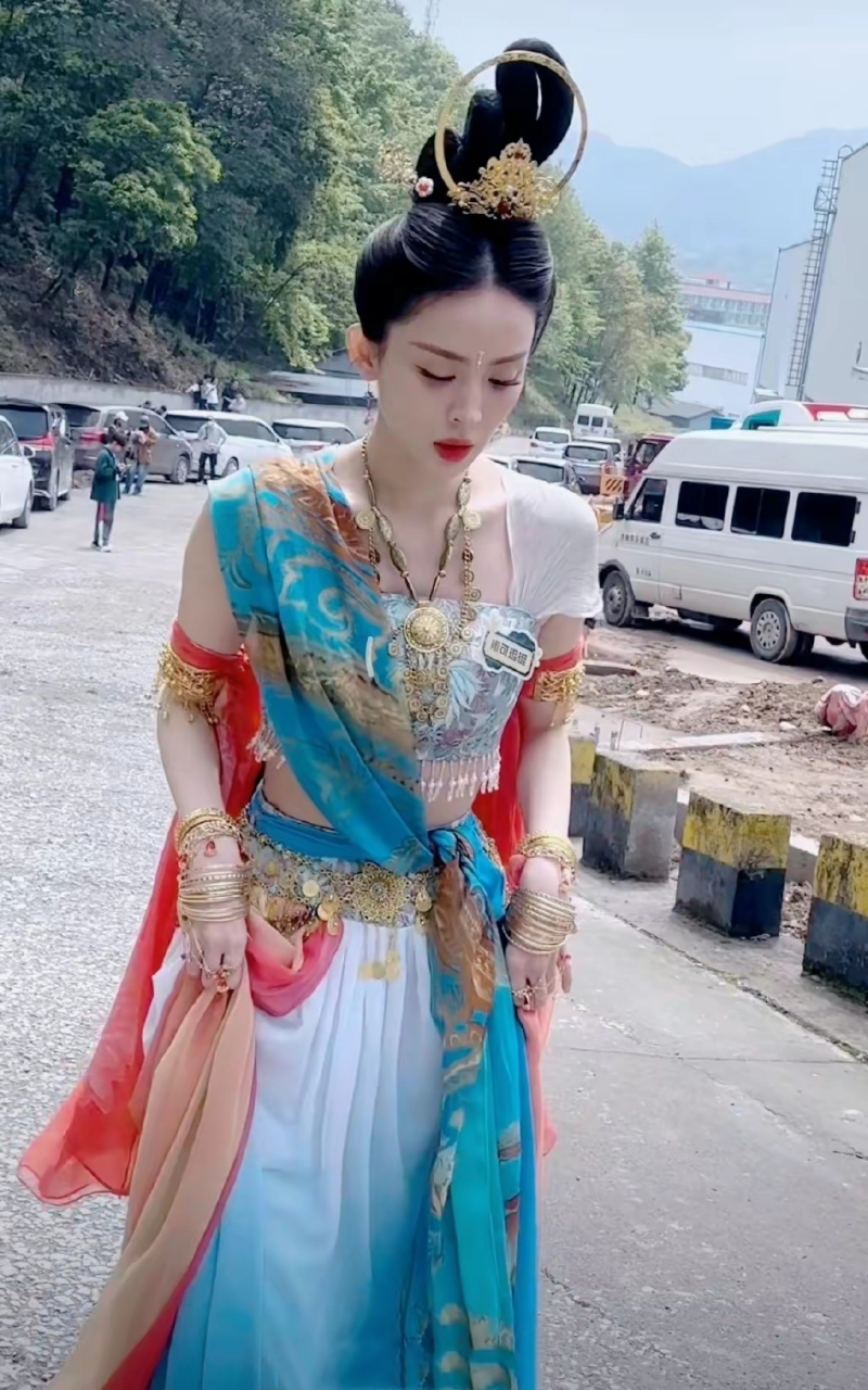 古力娜扎敦煌造型引热议,网友:古人笔下的飞天女神,美翻了