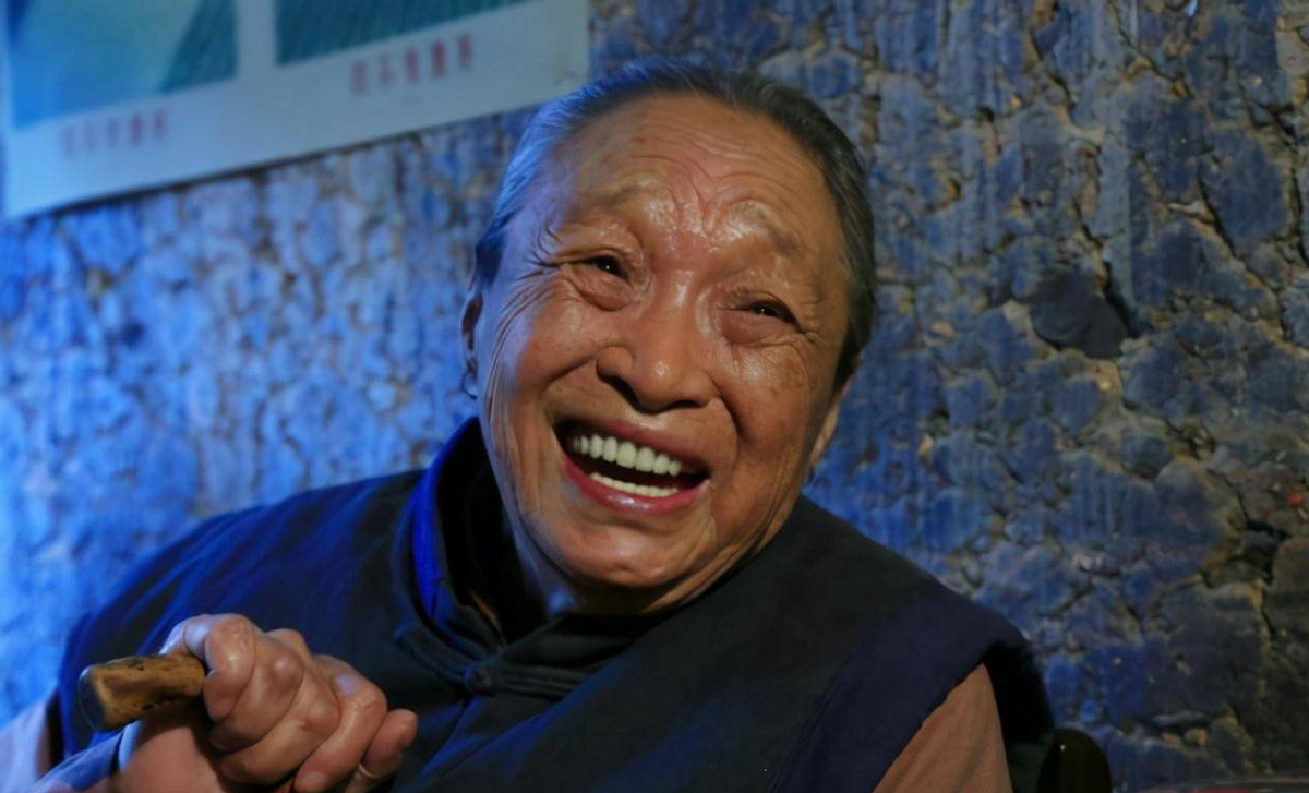 她是国家一级演员,因病去世千人送别,23岁孙子更是我们的骄傲