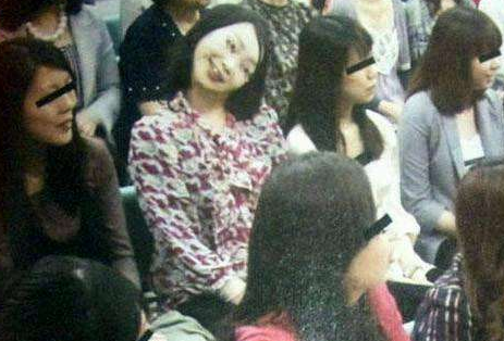 4个灵异故事:女生宿舍闹鬼事件,遗像传出诡异声音