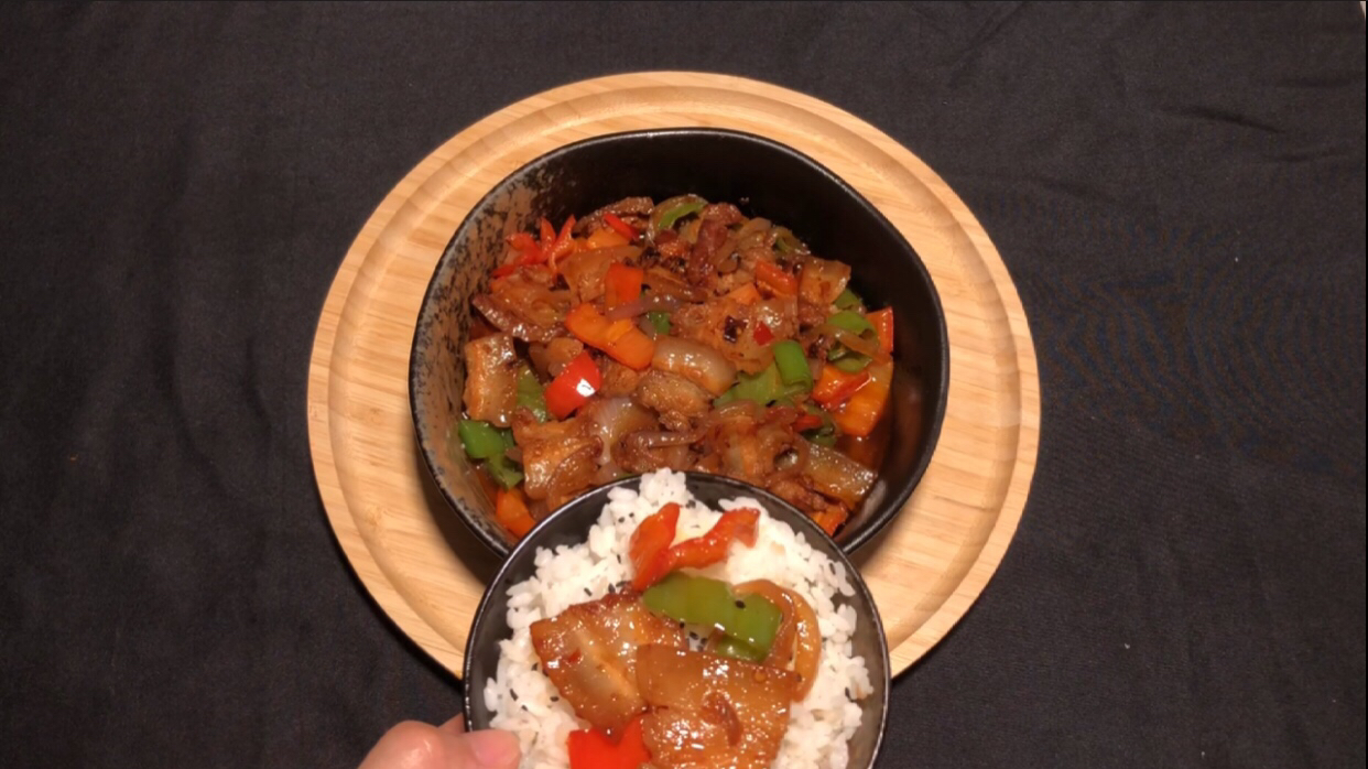 “ 青椒回锅肉 ” 新手必学做法,这样做还怕他不爱吃?