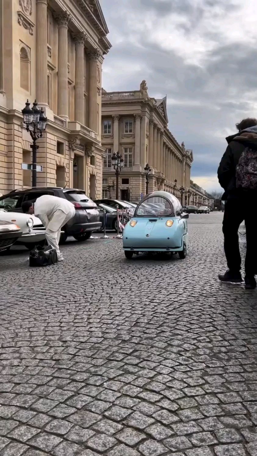 英国街头拍到的小汽车,在英国大多数都喜欢小的车