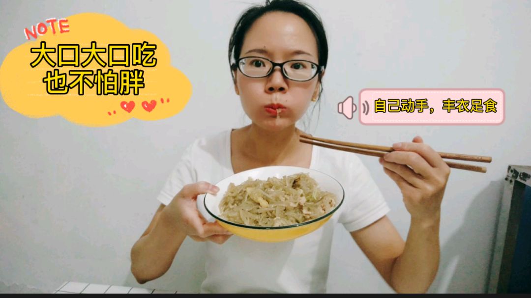 粉丝泡软,肉切丁,锅中爆炒,轻松做好一道街边卖10的美味小炒