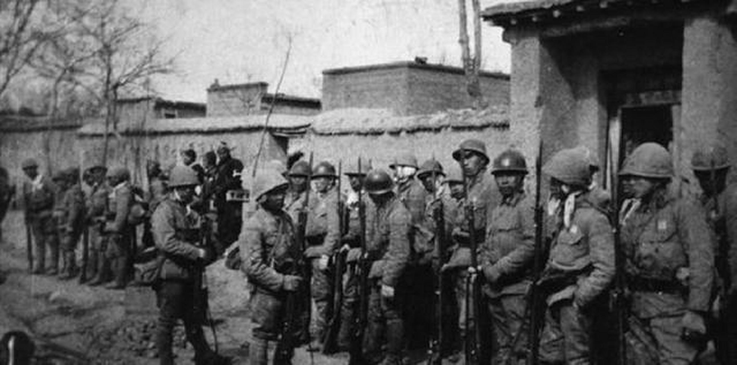 抗日战争期间,日军扫荡村落的老照片,和抗日战争电视剧有着很大的差距