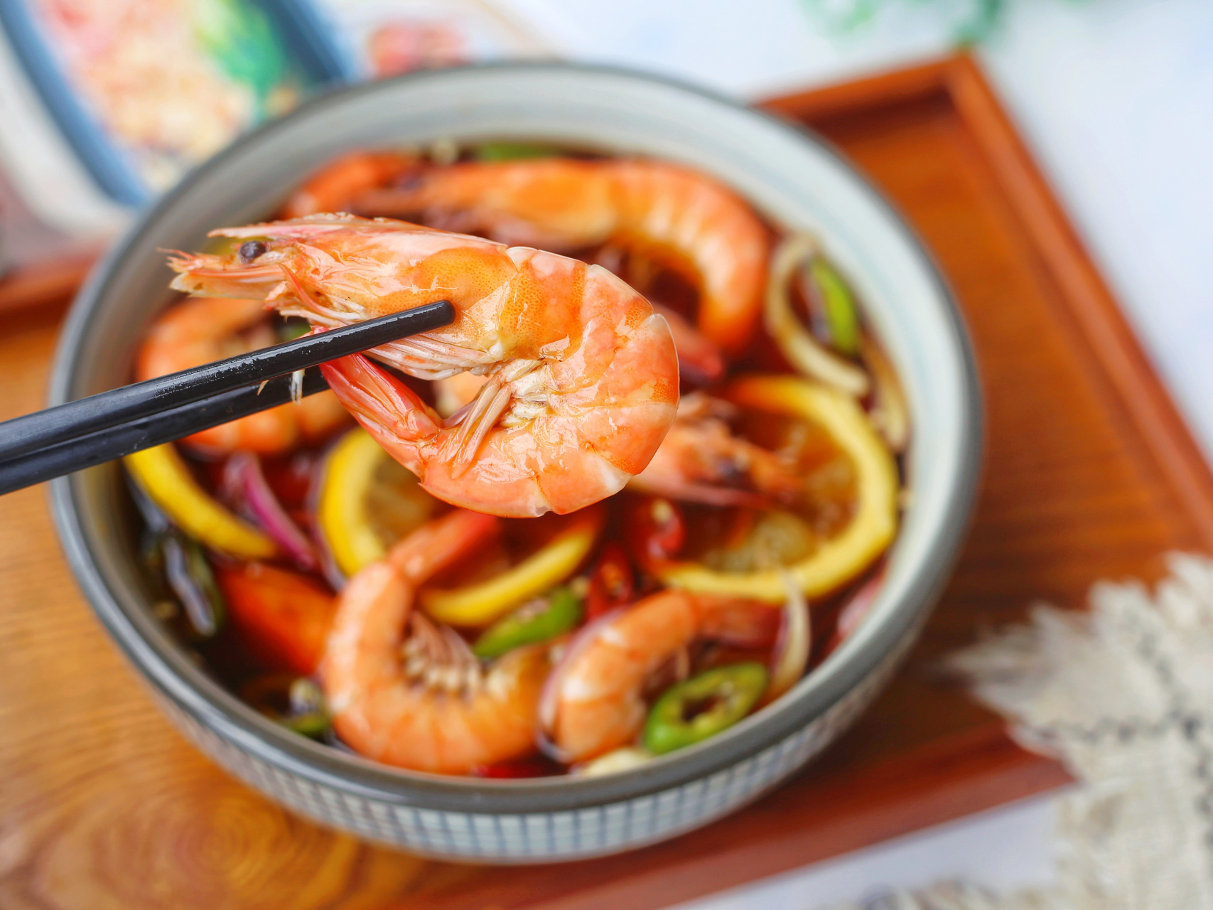 9215酸辣开胃低脂低卡的捞汁柠檬虾～  今天西蘭给大家分享一道