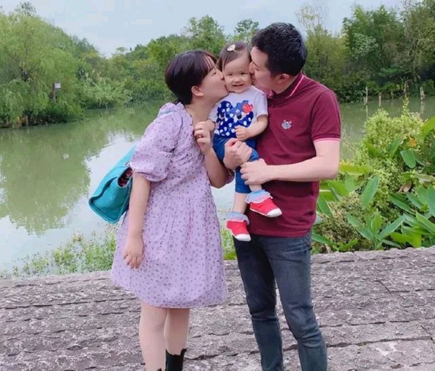 红果果名字叫陈苏39岁了,绿泡泡名字叫耿晨42岁,两人2010年结婚,2019