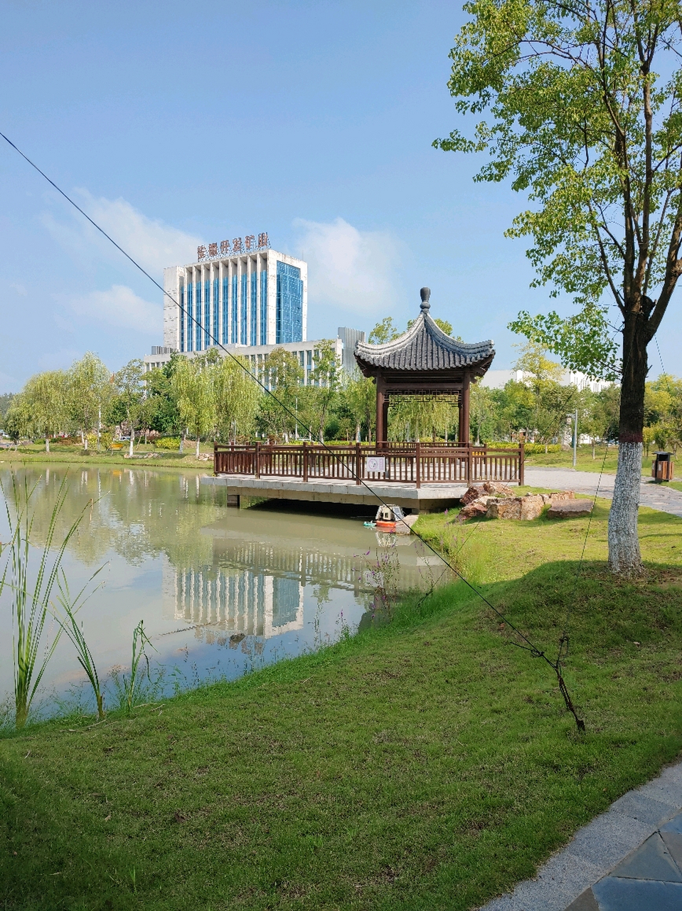 昨天晚上和老公一起去拿快递,拿上快递感觉时间还早