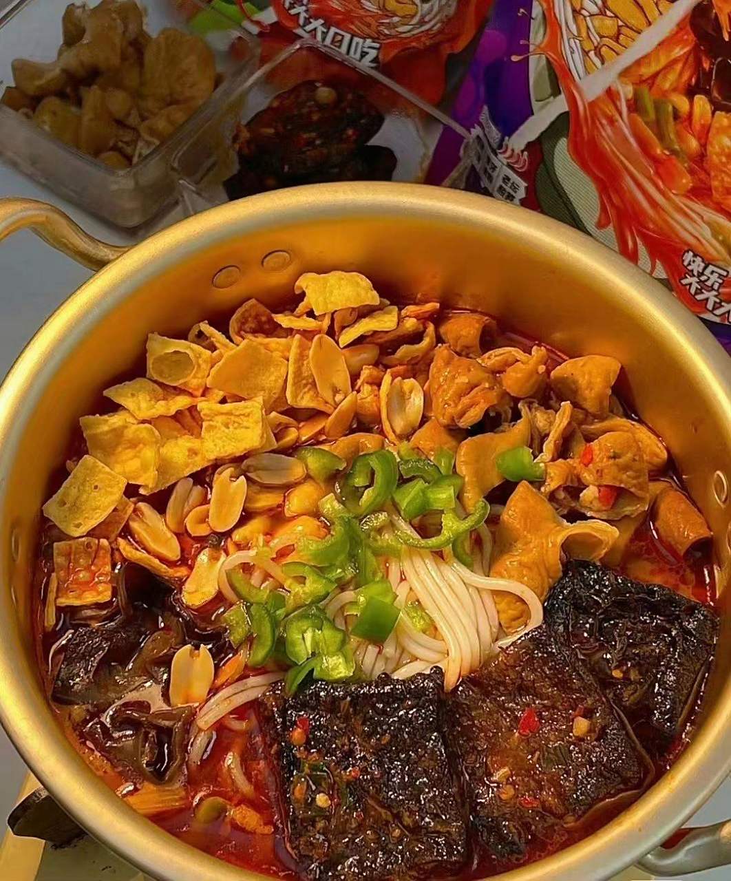 搞笑# #美食# 螺蛳粉奶茶螺蛳粉雪糕螺蛳粉饺子…喜欢吃的和不喜欢吃