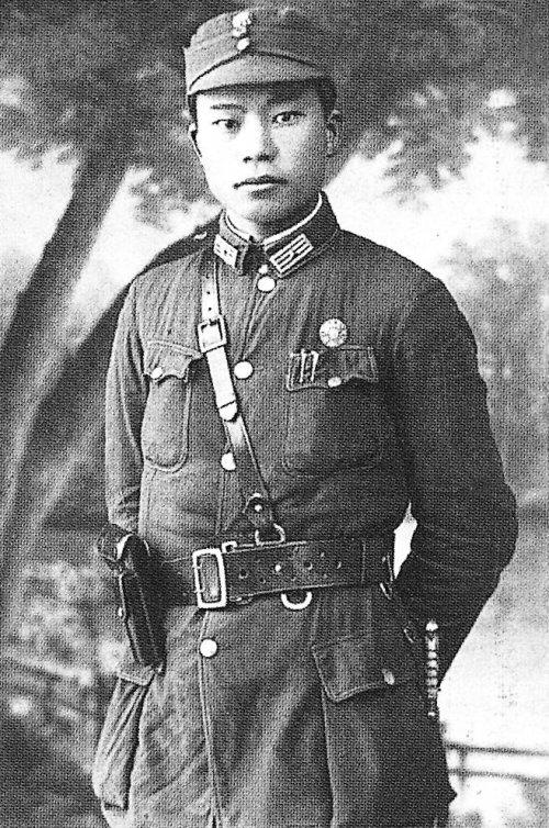 他14岁入党,胆大机灵,首长点名要他当随身保镖!