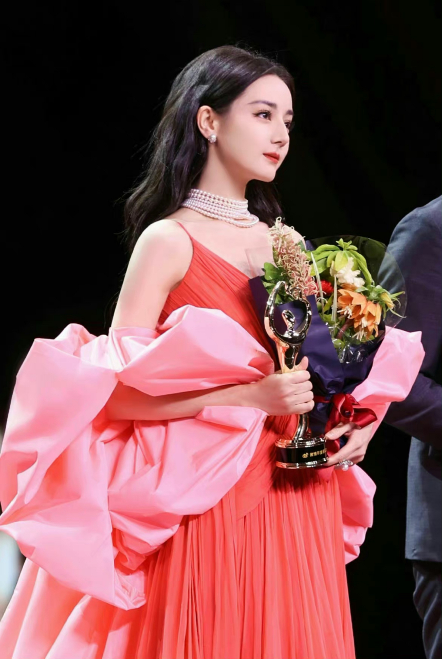 神仙颜值 太美了吧#迪丽热巴#  内娱最美