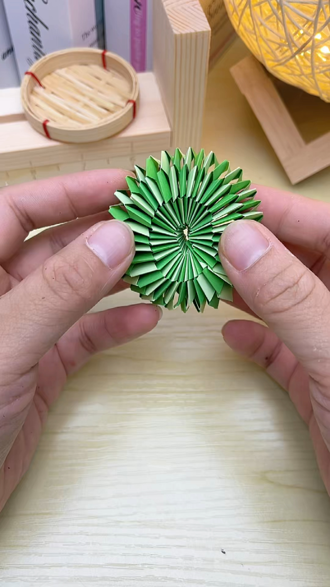 星星折纸变身超顺滑解压球,可以来回无限翻转-度小视