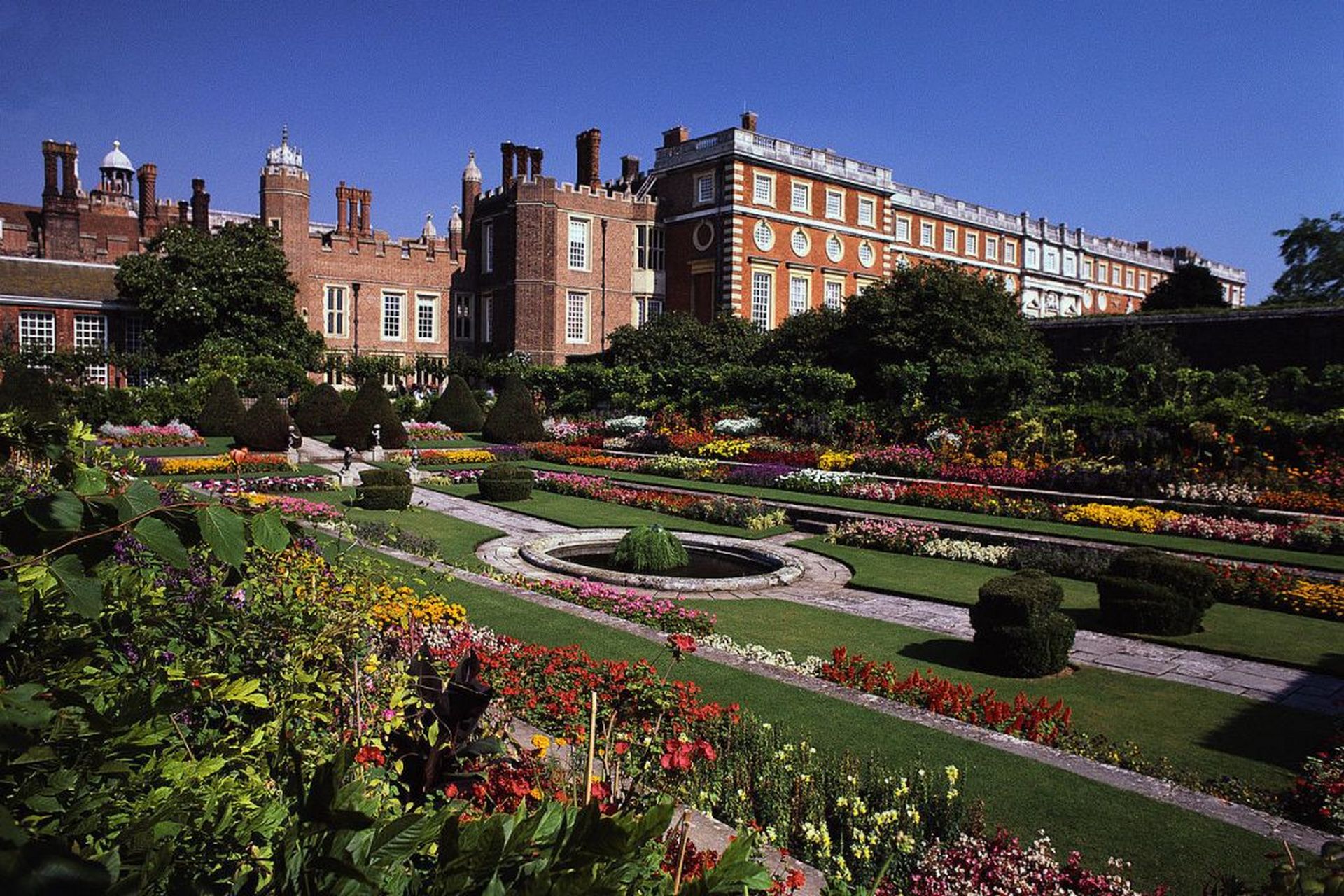 退休生活好去处- 美国四个文艺小镇  退休是人生中重要的阶段,许多人