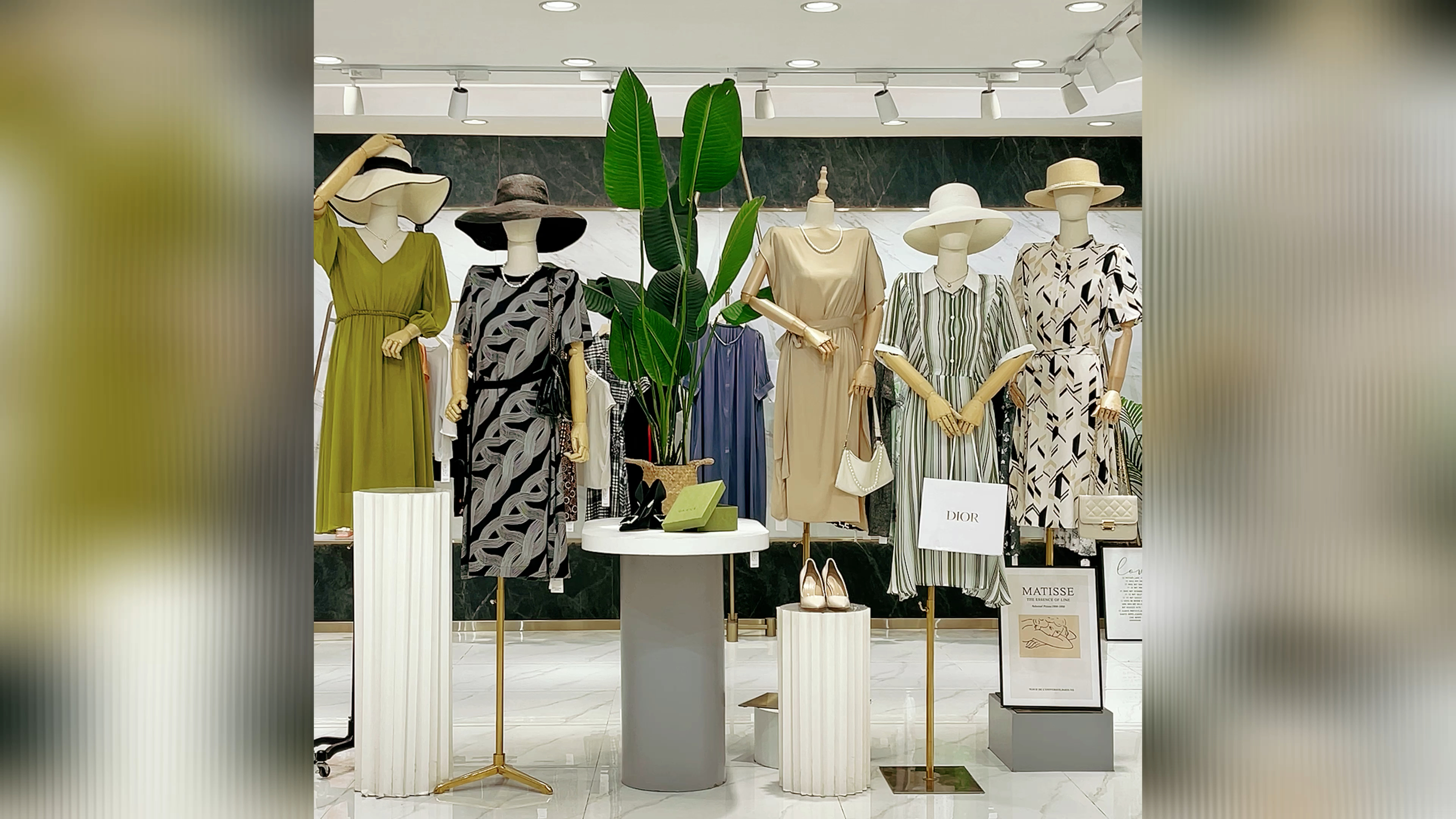 碎花系列桑蚕丝连衣裙夏装来啦,时尚中婌女装实体店必备货品!