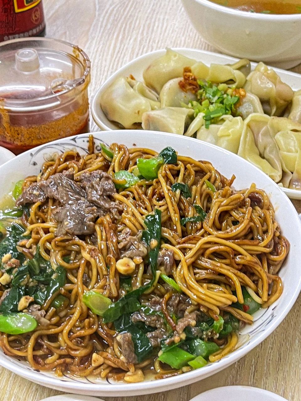 广州|🏠店是真的破❗️湿炒牛肉面也是真好吃…|||在中大找吃的