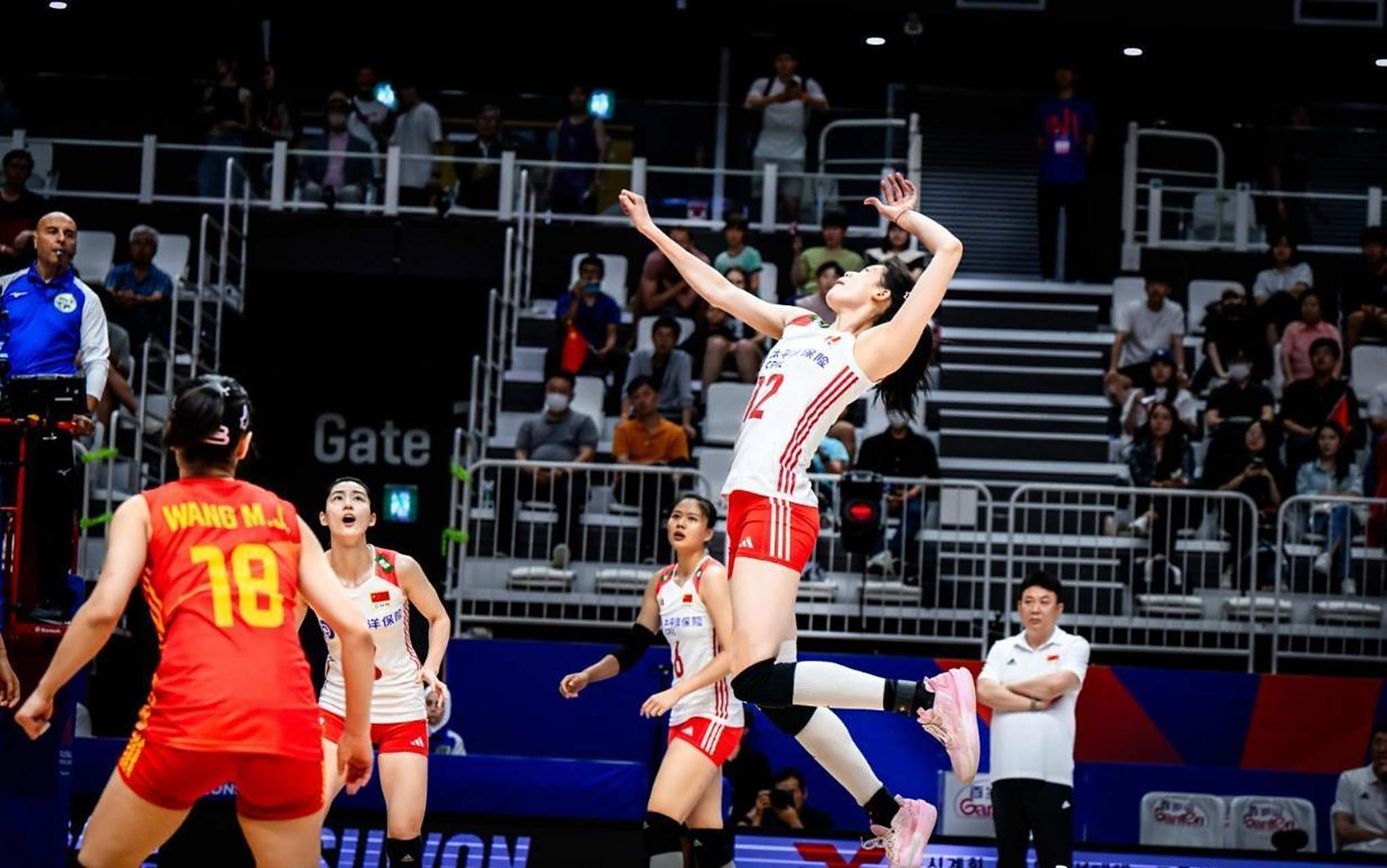 据网友爆料: 中国女排工资表(球场年薪,不包含广告代言费) 朱婷 150万