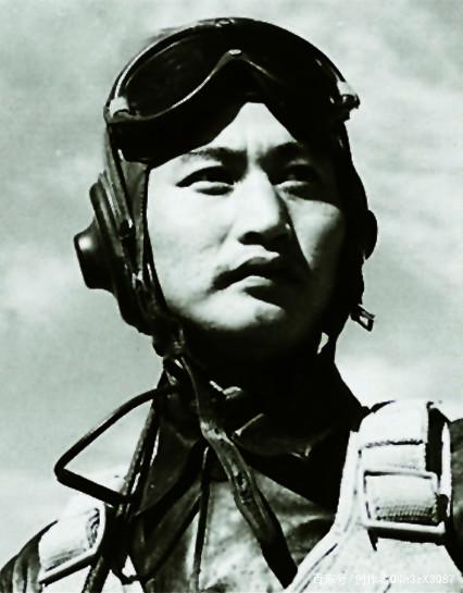 北空司令员刘玉堤在火车站遭到歹徒碰瓷,将军说:你算是碰对人了