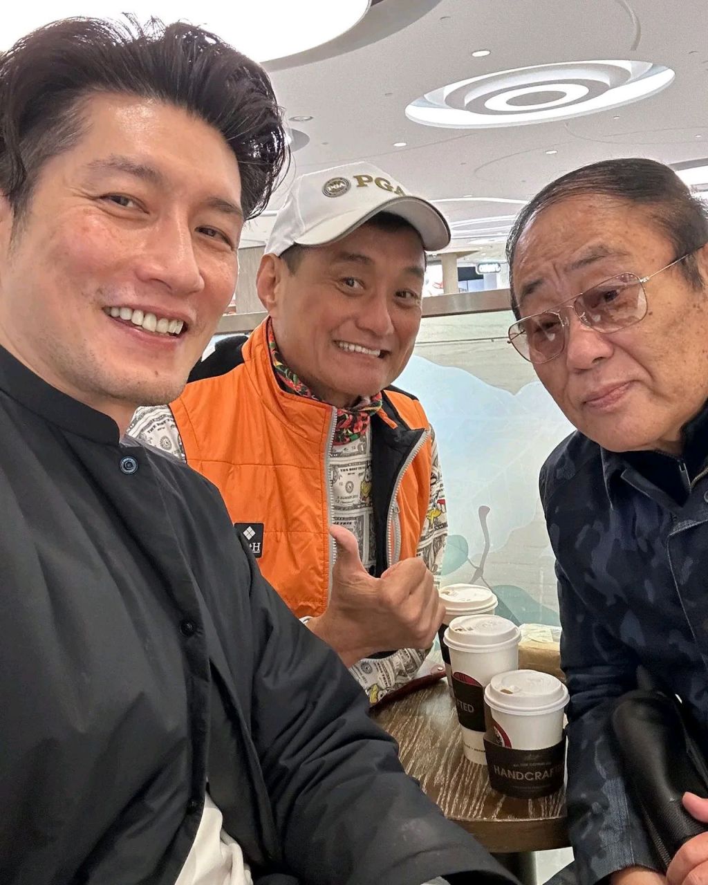 感觉袁文杰真的挺可惜的,有高大帅气的外表,演技也很不俗,但就是一直
