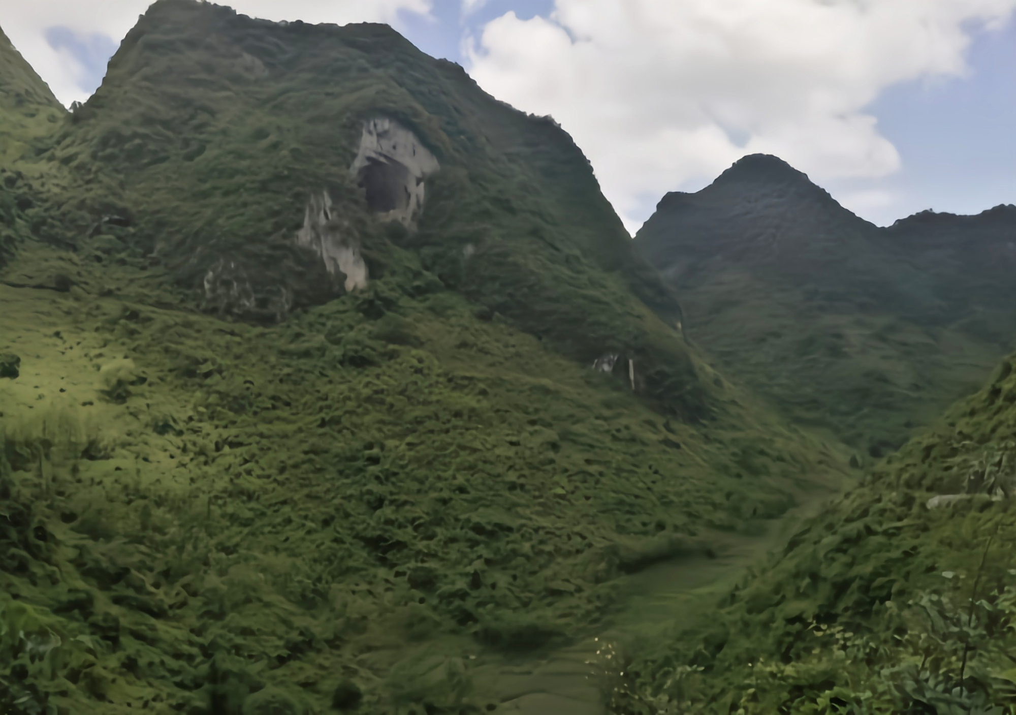 右江岜暮根据地,在五千敌人"围剿"中,涌现出了甘孟山九壮士