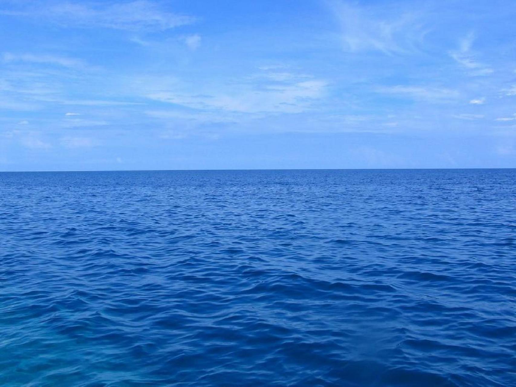 大海# 清晨的大海在海边感受到的是一份安静,一份平静,闭上眼睛感觉