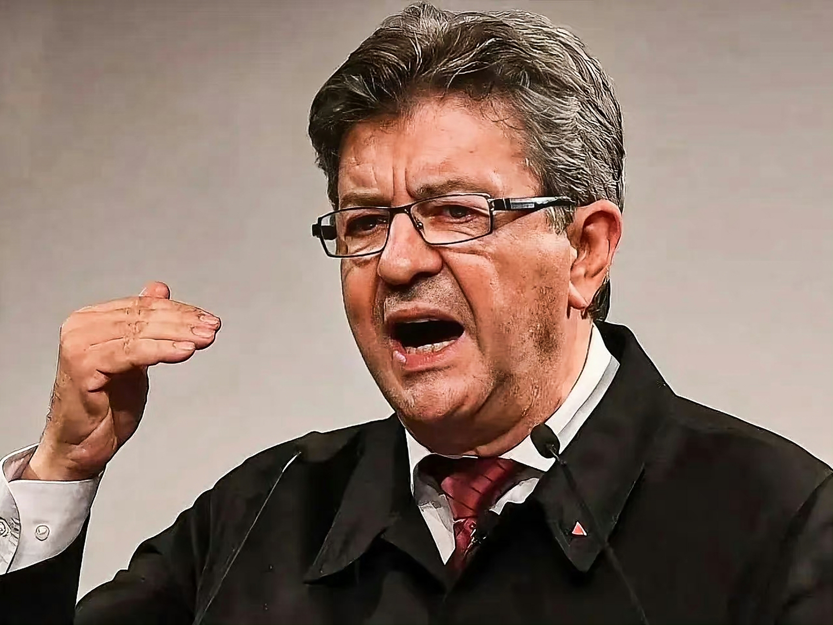 法国总统候选人梅朗雄近日发出了一声响亮的呼吁,他主张法国退出北约