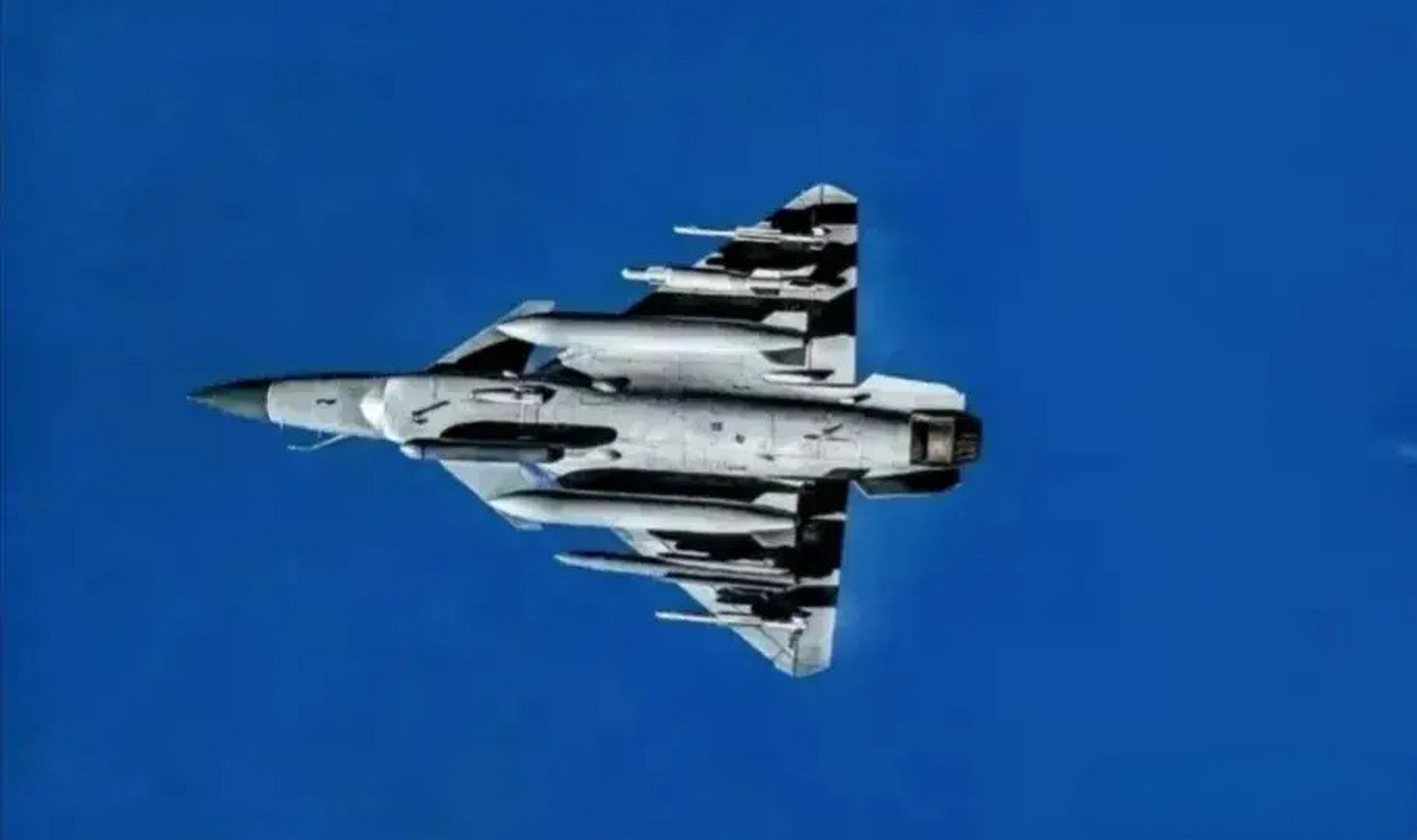 或因换装先进发动机再次崛起  近日,有关中国歼-10c战机对地攻击能力