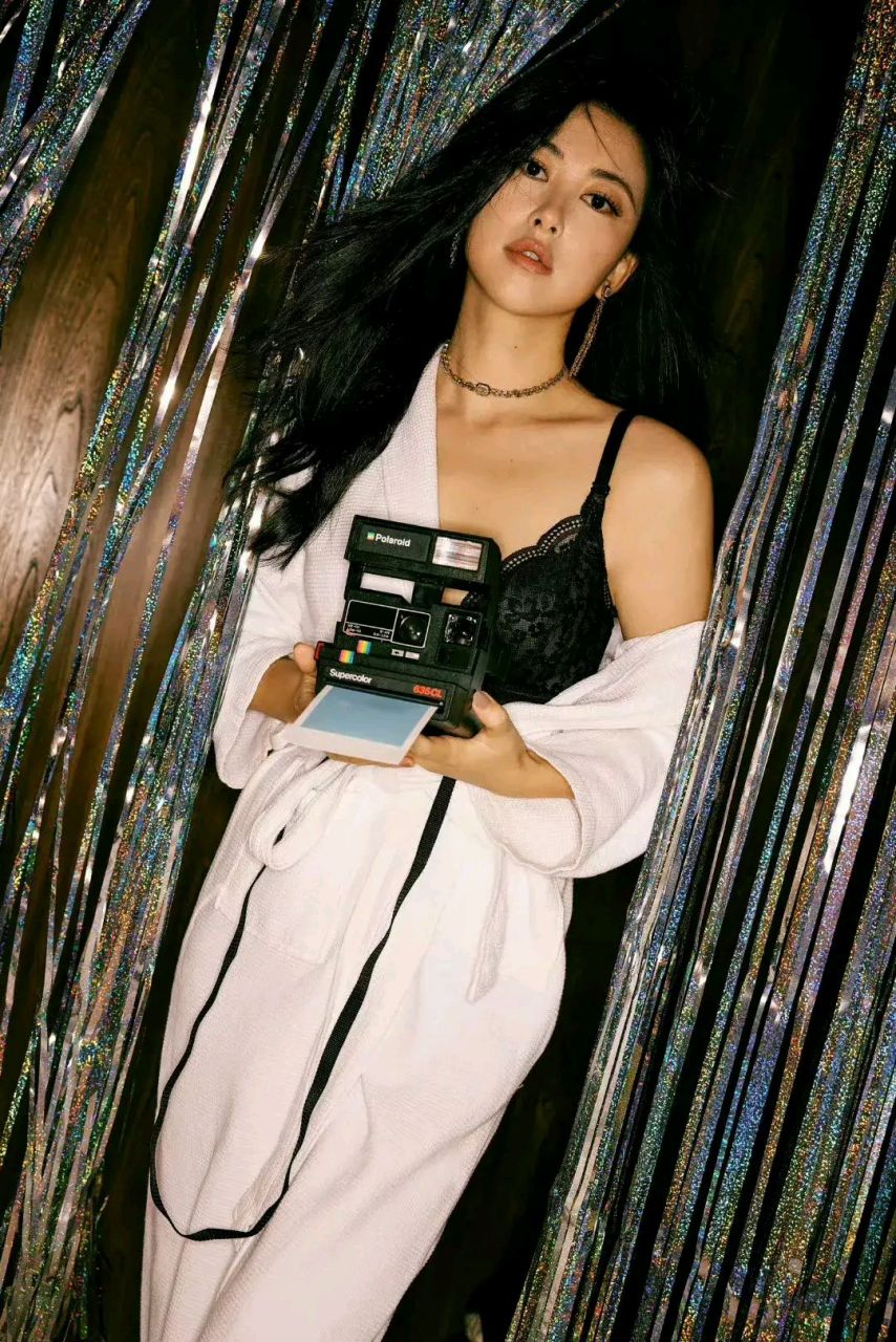 朱珠0899半拉浴袍秀出精致的锁骨和性感美肩[惊喜]这组照片真的太