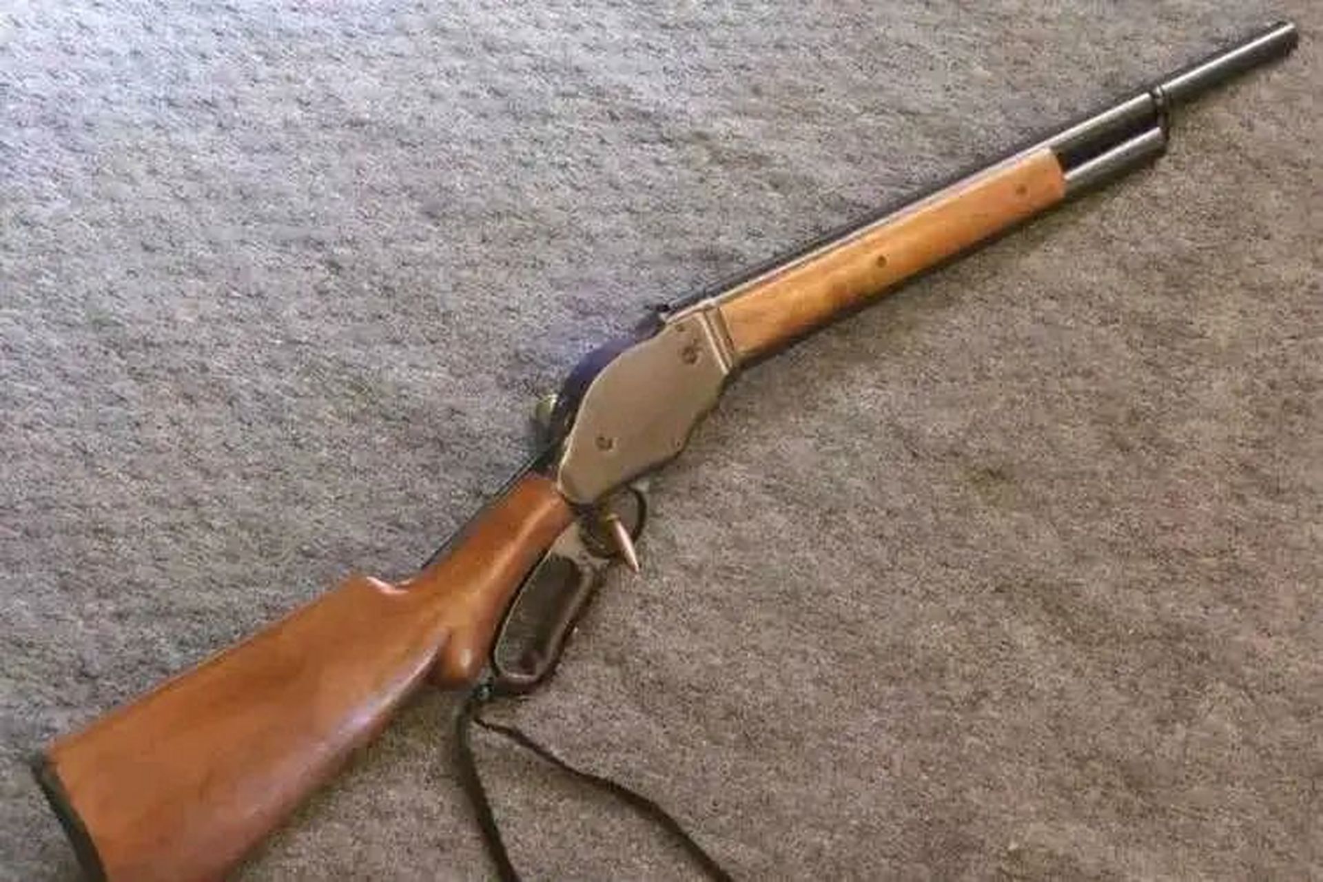 "州长快乐枪"施瓦辛格本命枪:温彻斯特m1887霰弹枪