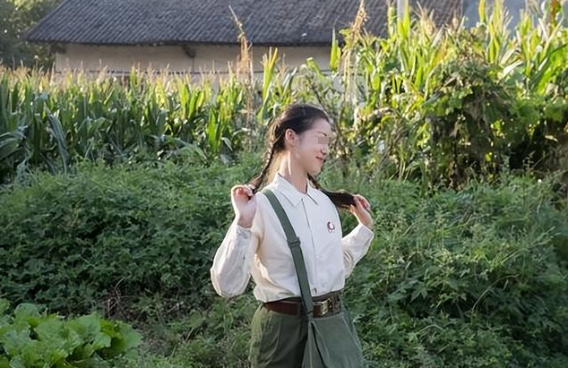 故事:女知青为返城不惜委身权贵,狠心抛夫弃子,50年后寻亲被驱赶