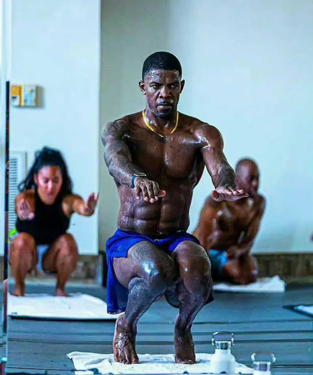 "鹰王"乔·约翰逊退役后,身材太劲爆了!