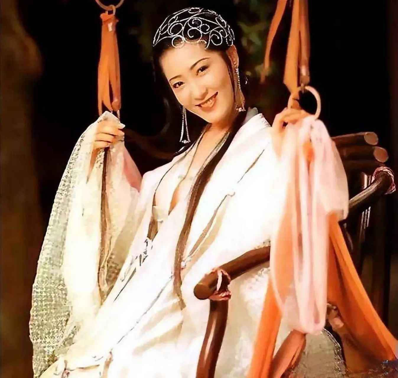 娱乐最前沿#   她曾是影史上最性感的潘金莲,却