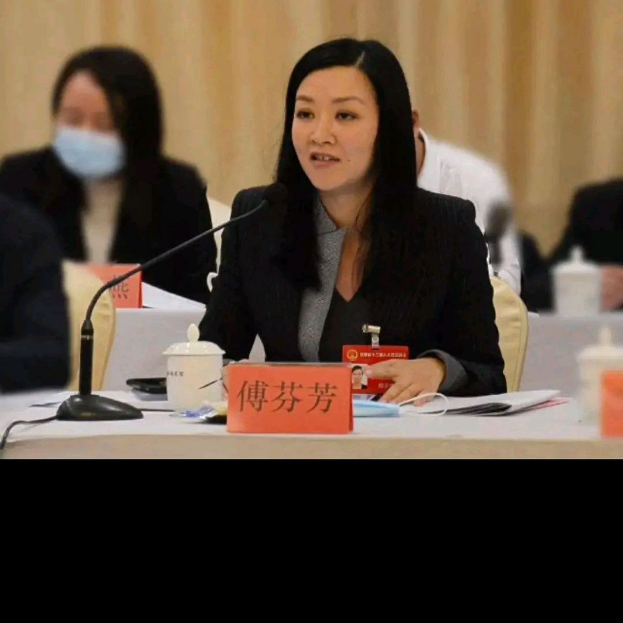 圣农集团工作,从基层岗位做起,逐步升迁至傅芬芳女士以140亿元的身价