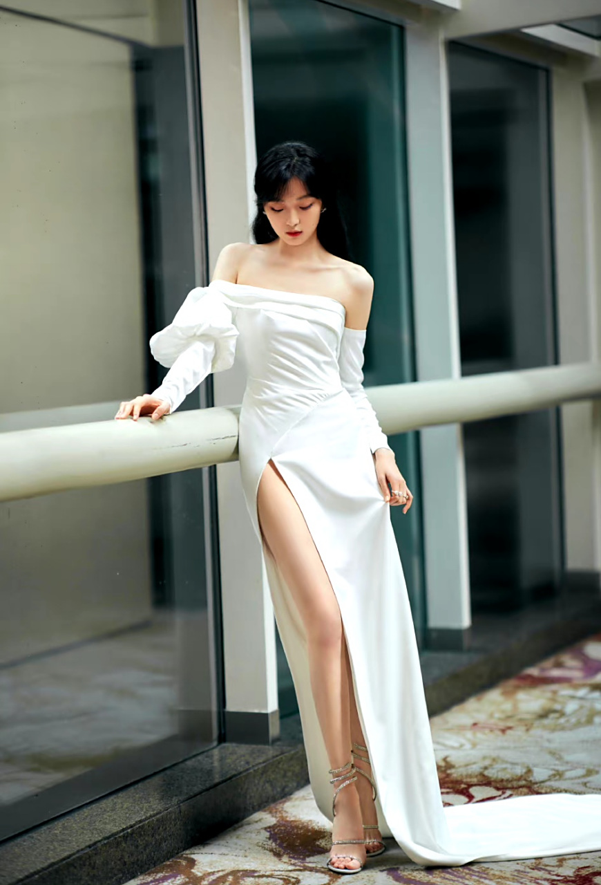 孙千身材比例好好,大长腿好直