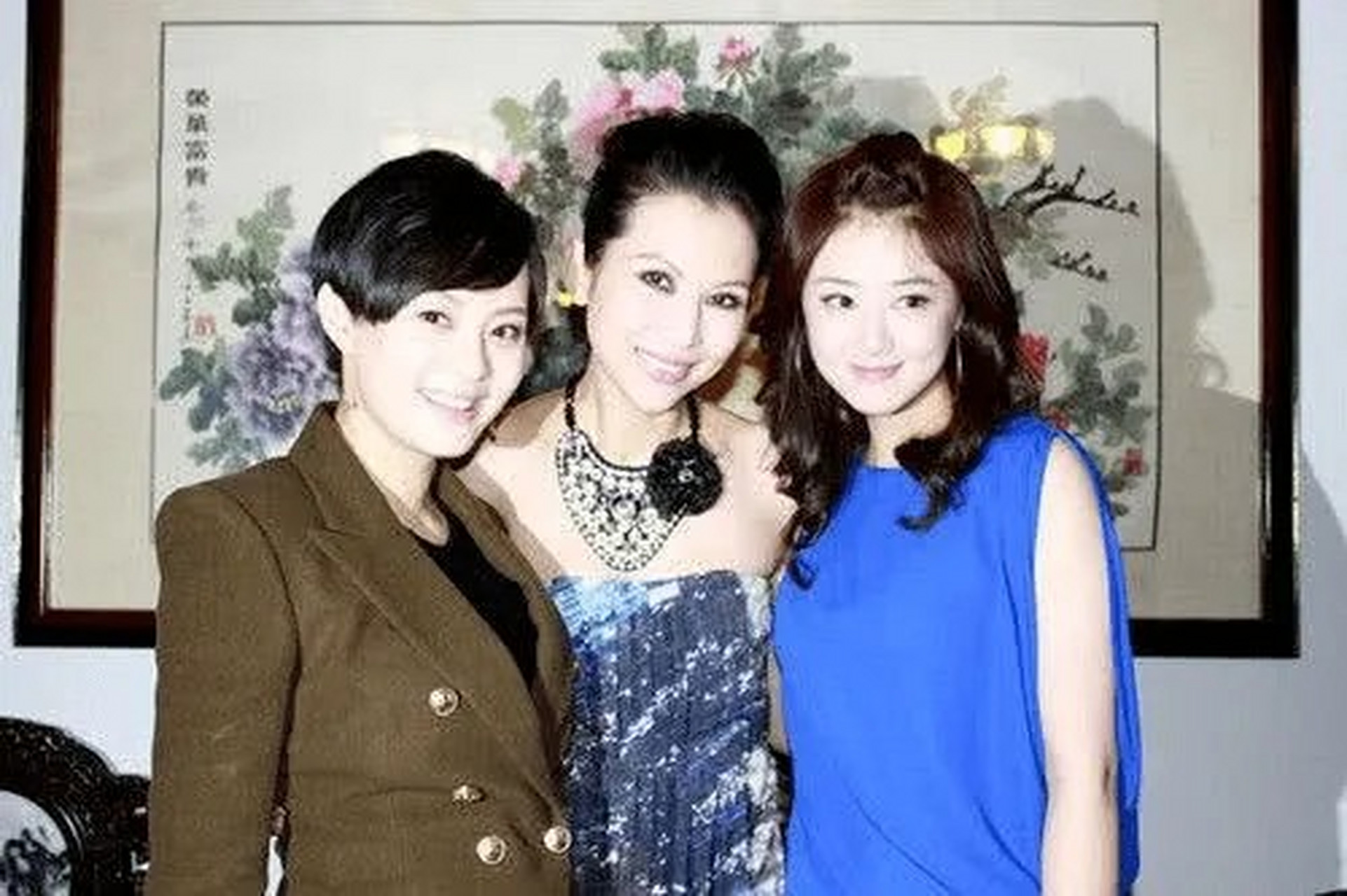 孙俪蔡少芬蒋欣3位美女合影,谁最漂亮?