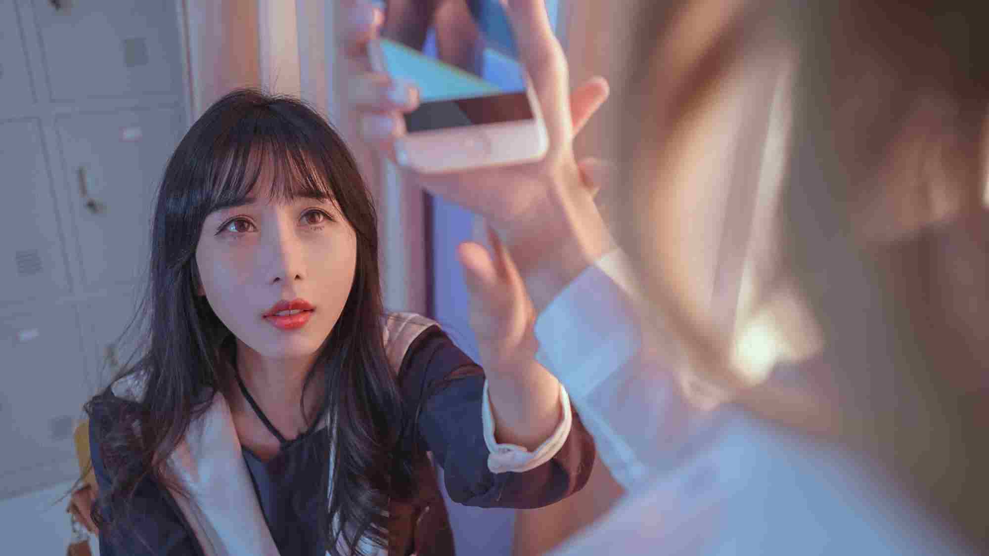 云溪溪cos图集分享，双人教室里面的学生与老师