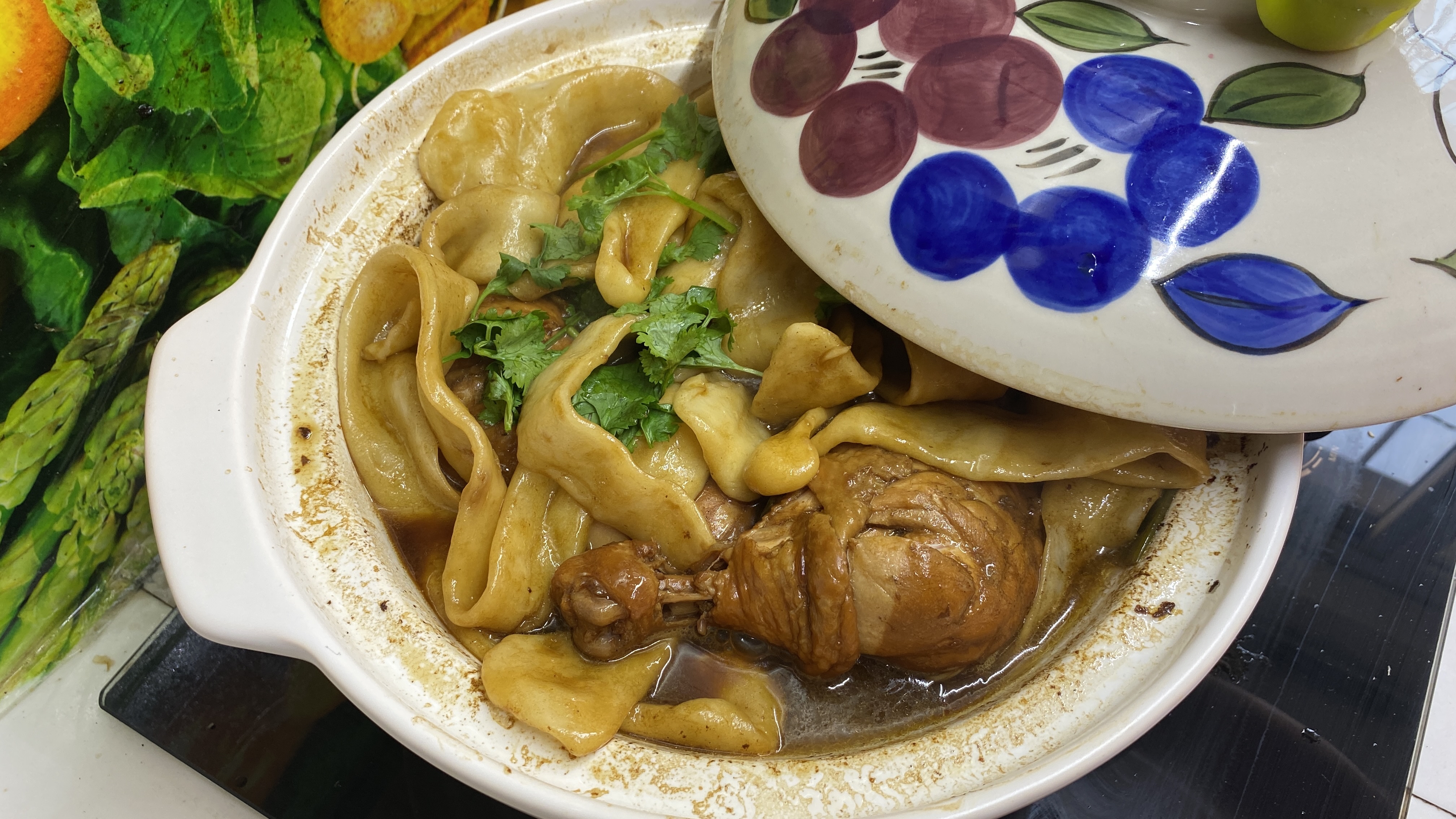 3个鸡腿加一把面,做出了大盘鸡的味道,简单到你无法想象,香