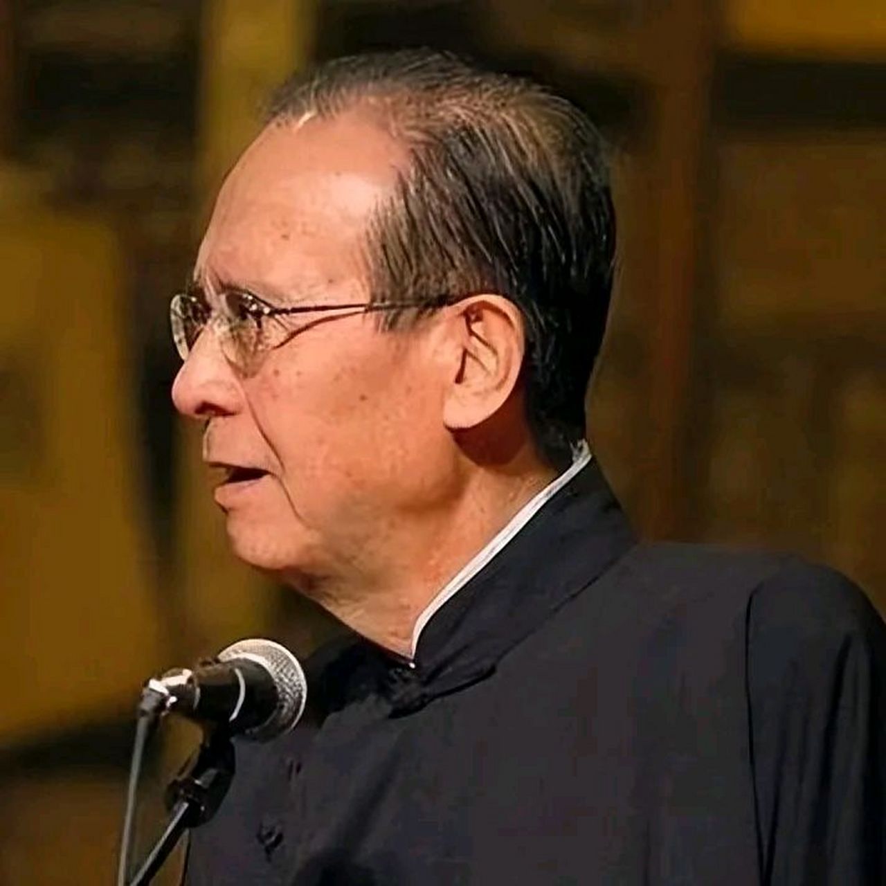 相声演员王玥波,年轻的时候,和老前辈张文顺一起遛弯,饿了,张文顺带着