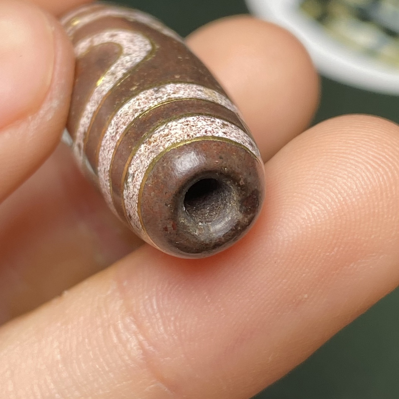 藏区回流老料镶嵌金丝满朱砂【一眼靠山天珠】 尺寸:37*13毫米 重量9.