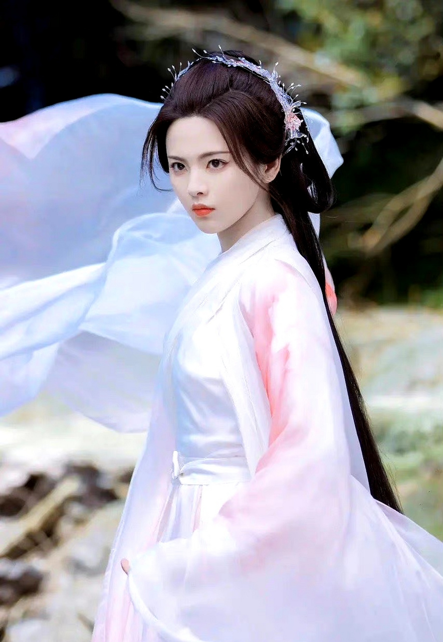 95花古装#娱乐最前沿#     赵露思|宋祖儿|孟子义|王楚然|李兰迪|周也