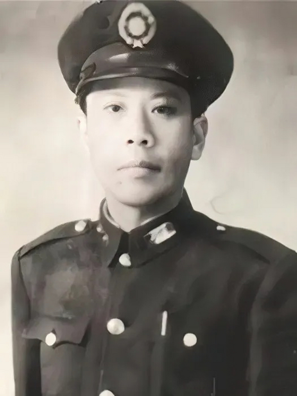 常凯申闻讯泪下,慨叹:黄埔精神不死!