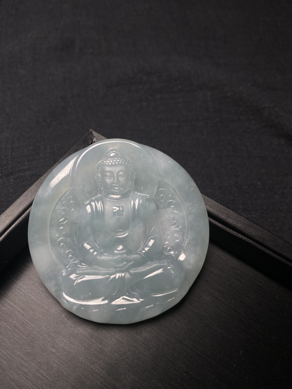 镯芯料雕刻而成.大气端庄大日如来佛祖#文玩# #翡翠